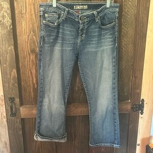 Size 32 but fits like a 14, these are in great condition